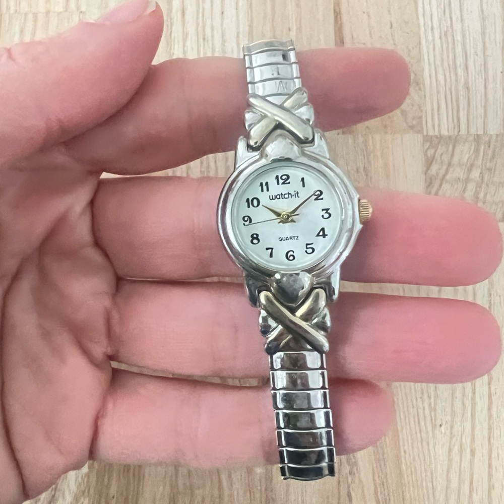 Watch-it ladies silver tone bracelet watch NEW BATTERY